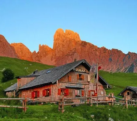 Hotel Alpenhof 3*